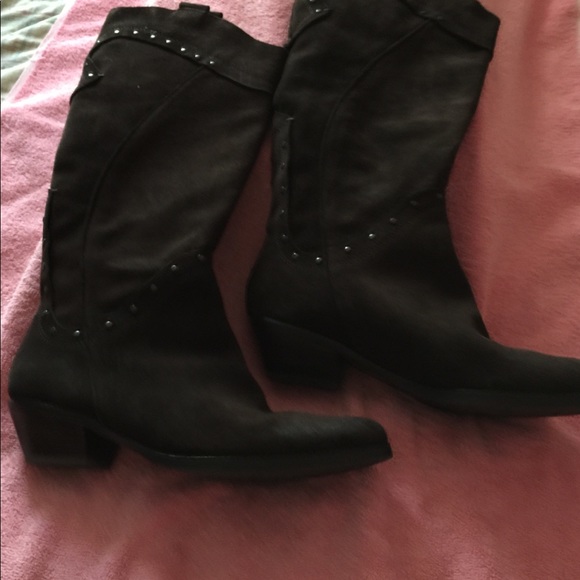 Boots - Picture 2 of 3